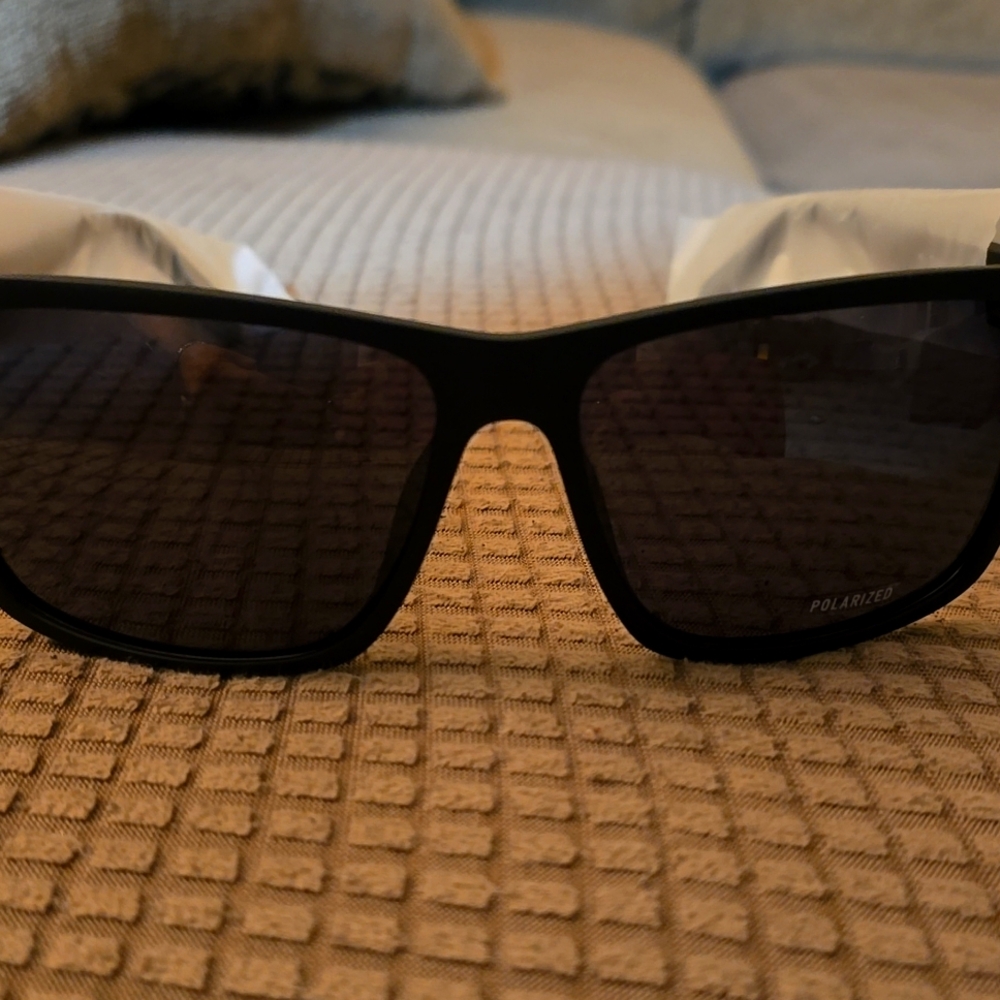 Quay THRILL RIDE unisex Square Black Sunglasses NWT